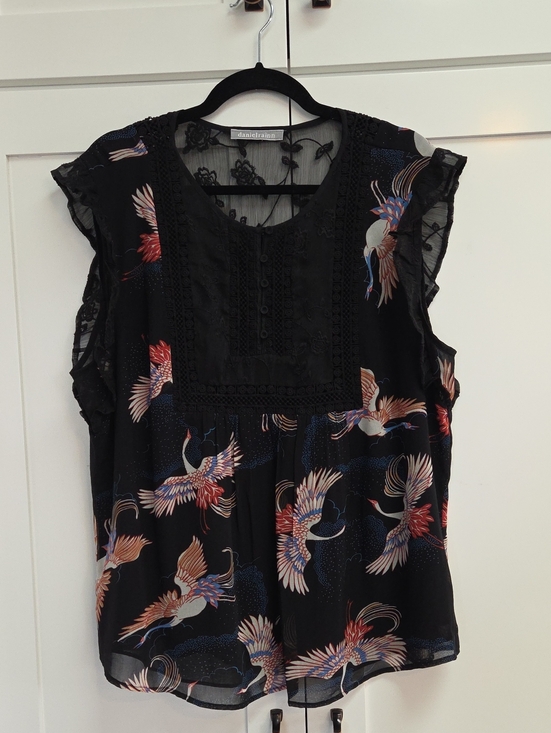 Daniel Rainn Tops - Daniel Rainn Black Bird-Print Flutter Sleeve Blouse